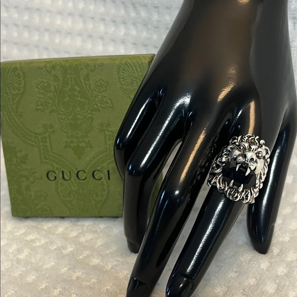 Gucci Lion Head Motif Ring With Black Stone Size 8 Full Inclusion